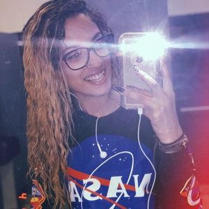 Meet your Posher, Jomaris